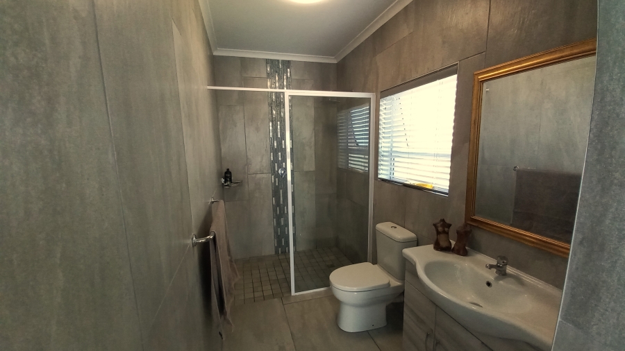 3 Bedroom Property for Sale in Kleinkoornhuis Western Cape